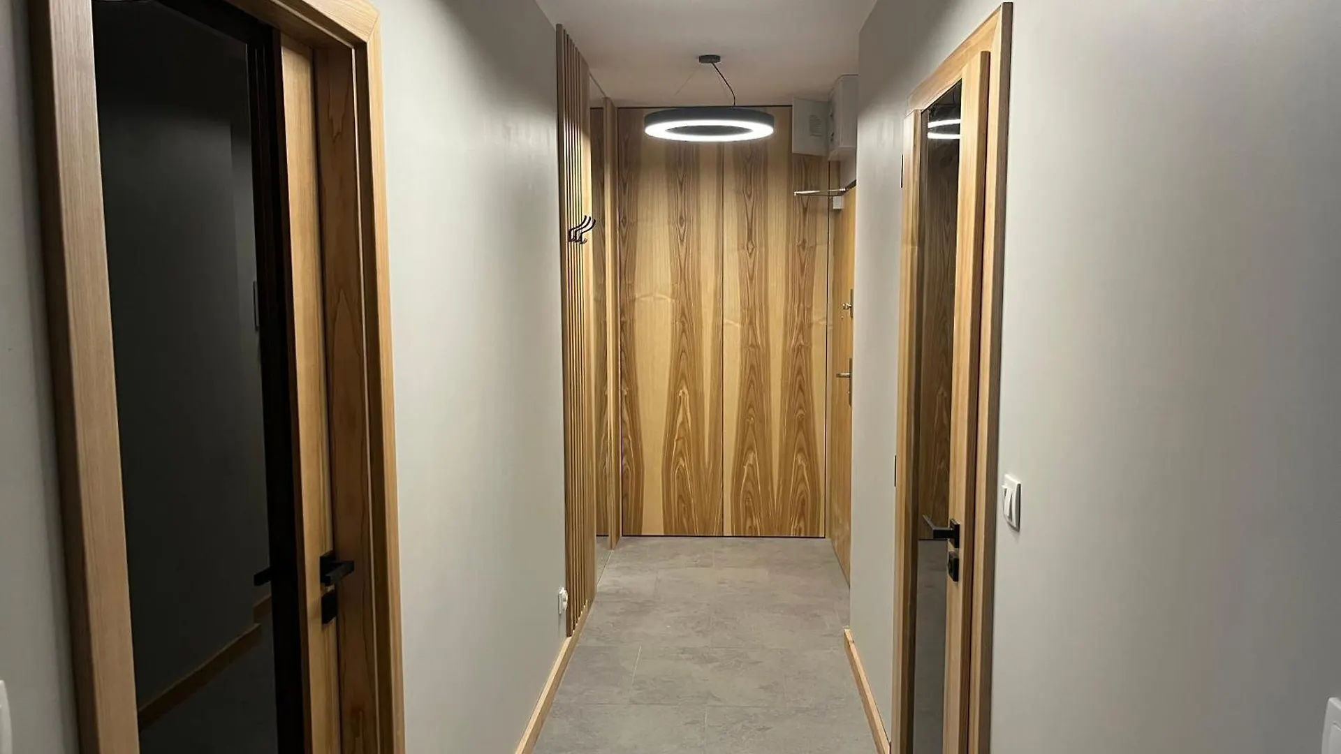 Apartment Jesionowe Apartamenty Nad Odra, Stare Miasto, Sauna W Jednym, Klimatyzacja , Garaz Podziemny 0 Zl, Odra River , Old Town, New Building, Air Conditioning, Sauna-One, Underground Garage Free Breslau
