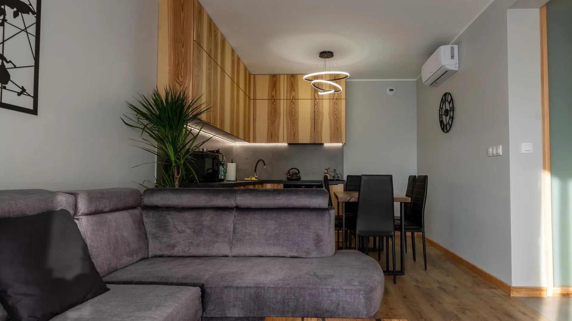 Jesionowe Apartamenty Nad Odra, Stare Miasto, Sauna W Jednym, Klimatyzacja , Garaz Podziemny 0 Zl, Odra River , Old Town, New Building, Air Conditioning, Sauna-One, Underground Garage Free Breslau 0*,  Polen