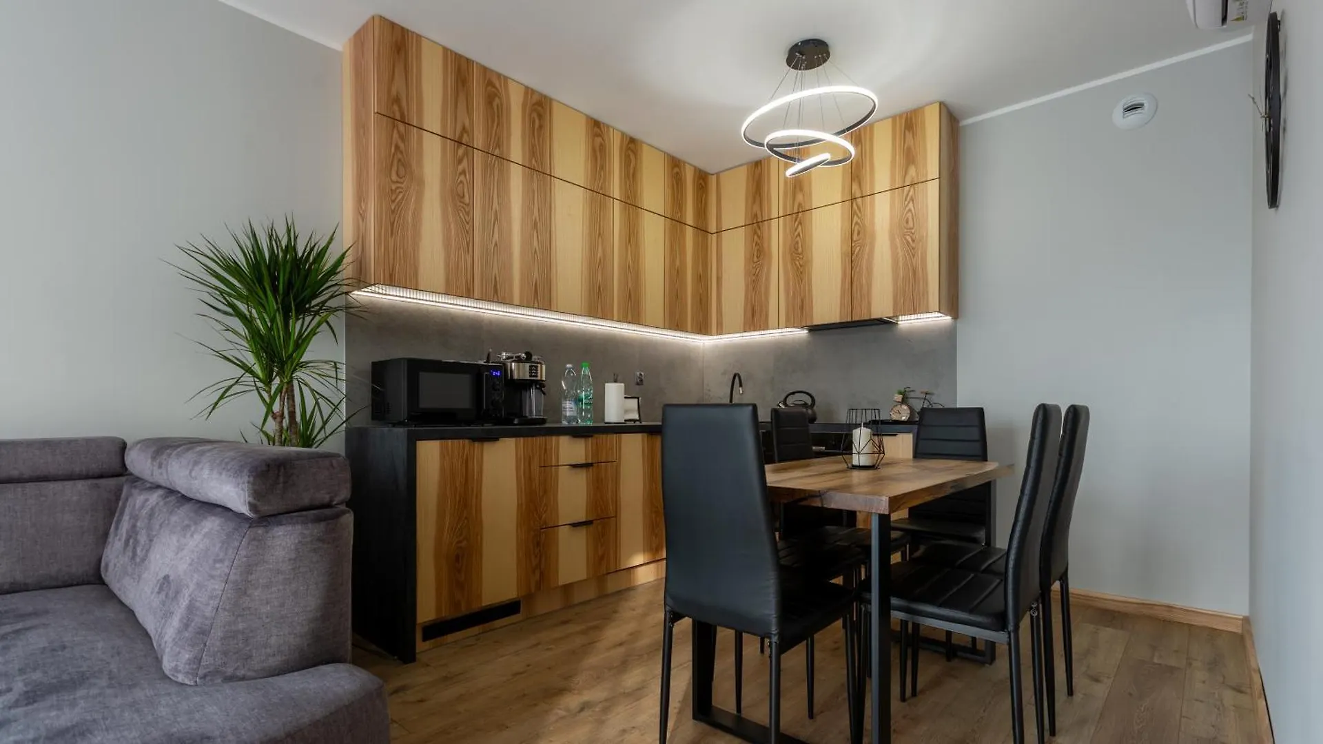 Jesionowe Apartamenty Nad Odra, Stare Miasto, Sauna W Jednym, Klimatyzacja , Garaz Podziemny 0 Zl, Odra River , Old Town, New Building, Air Conditioning, Sauna-One, Underground Garage Free Breslau 0*,  Polen